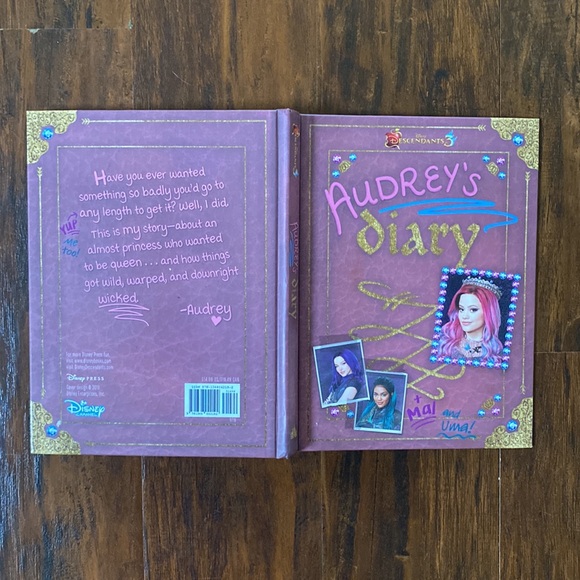 3 Disney Books Bundle | Descendants 2 & 3 | Star Darlings Collection Volume 1 - Picture 2 of 7